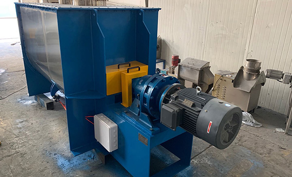 WLD-4P臥式螺帶混合機成功發(fā)往山東