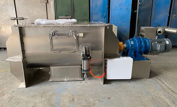 無(wú)錫中銀兩臺(tái)臥式螺帶混合機(jī)成功發(fā)往安徽合肥