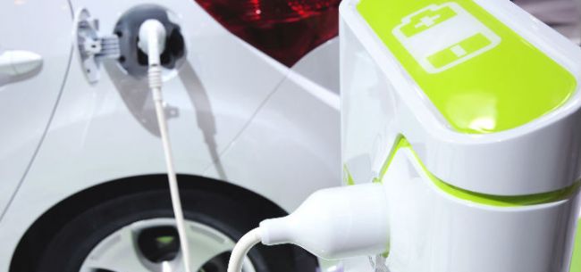 核心原材料價格翻倍推高成本 電池企業利潤下滑成“夾心層”